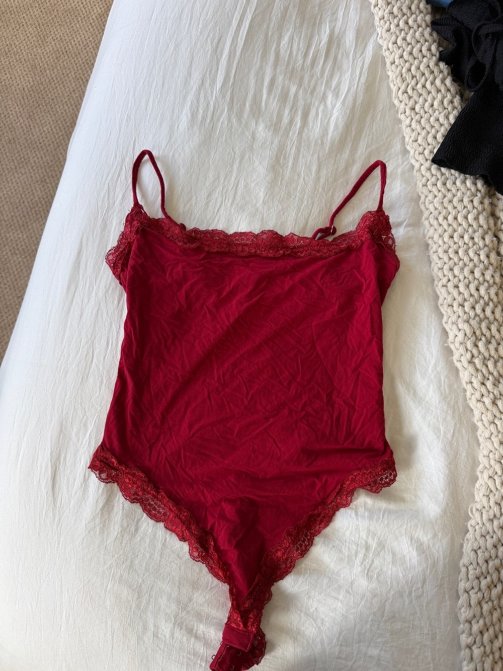 Chic Burgundy Lace Trim Tank Top